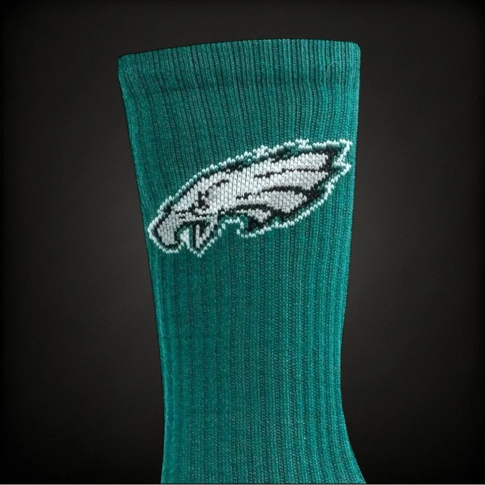 New Philadelphia Eagles Crew Socks, W/EAGLES LOGO UNISEX! M=8/12 & W=9.5-13.5